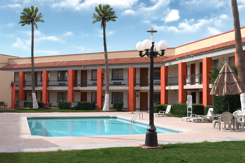 Colonial Hotel 4*